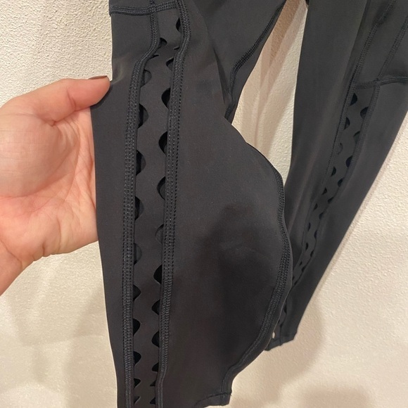 Athleta Ultimate Stash 7/8 Tight Size XS EUC - Picture 3 of 4